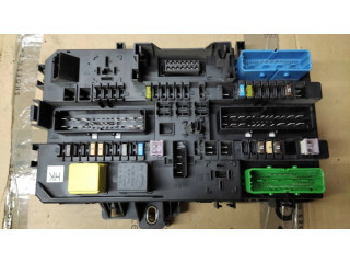 Блок предохранителей 13206762   Opel Astra H    