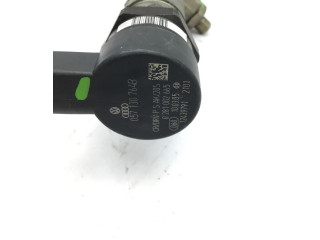 Топливная рампа 057130764B   Audi A6 S6 C6 4F  