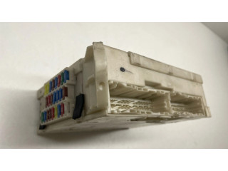 Блок предохранителей 8273053020   Lexus IS 220D-250-350    