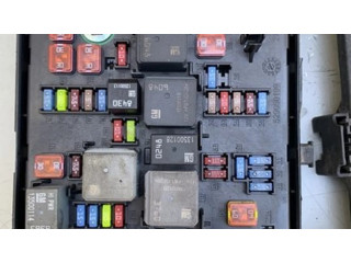 Блок предохранителей 13275884   Opel Insignia A    