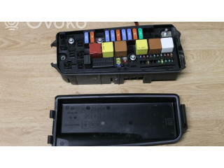 Блок предохранителей 13190370 Vauxhall Vectra C