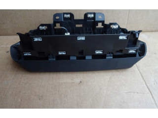 Дисплей    9824619980   Peugeot 2008 II