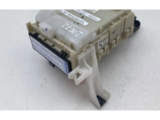 Pojistková skříňka 8273002V50 Toyota Corolla E140 E150 2012