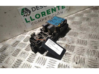 Блок предохранителей MB818979 Mitsubishi Space Wagon