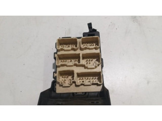 Блок предохранителей 8273405030, 82734-05030 Toyota Corolla Verso AR10