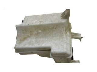 Бачок оконной жидкости    