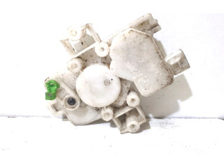 Замок багажника Mitsubishi Outlander 2001 - 2007 года