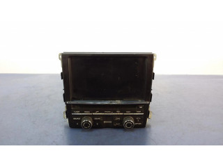 Радио/ проигрыватель CD/DVD / навигация