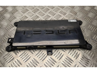 Дисплей 104390000E, P182500003310 Tesla Model X