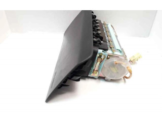 Подушка безопасности двери    Mazda MPV II LW