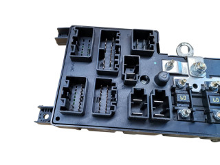 Блок предохранителей 8637841, 518717004 Volvo S60