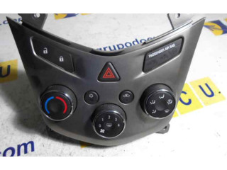 Блок управления климат-контролем 95164452 Chevrolet Aveo