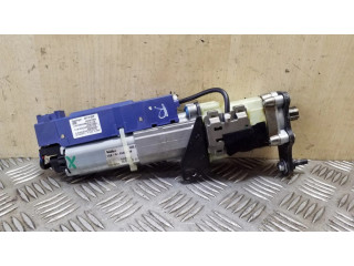 Притягиватель задней крышки