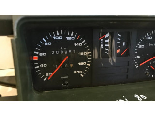 Přístrojová deska Audi 80 90 S2 B4 1994 81117331, 81117332