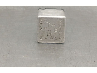 Pojistková skříňka 0015420219, 4RD00412200 Mercede-Benz S W126 1988