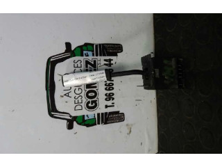 Ручка стеклоочистителей 35269B0188   Renault Trafic I