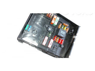   Pojistková skříňka 1K0937132F, 8H200310   Volkswagen Tiguan 2010