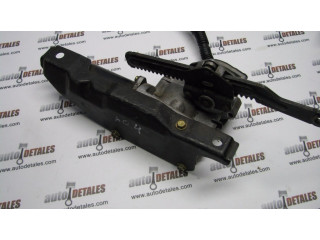 Притягиватель задней крышки