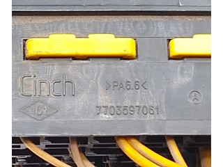 Блок предохранителей 7703597061   Renault Clio II    