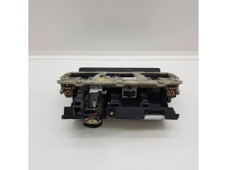 Радио/ проигрыватель CD/DVD / навигация