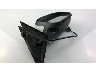 Боковое стекло в середине кузова