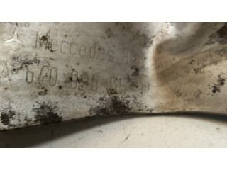 Другая деталь отсека двигателя