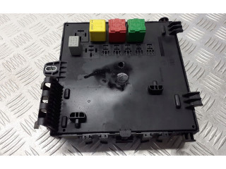 Pojistková skříňka 13205779 Opel Vectra C