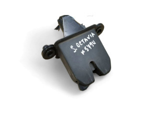 Замок багажника 1Z5827501D Skoda Octavia Mk2 (1Z) 2004 - 2013 года