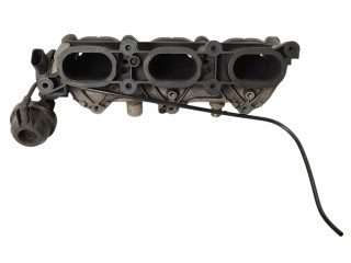 Топливная рампа 06E133110H   Audi A6 S6 C6 4F  