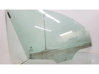 Основное стекло передних дверей (четырехдверного автомобиля)