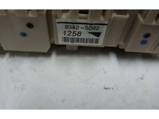 Pojistková skříňka 8273005j60 Toyota Avensis T270 2016