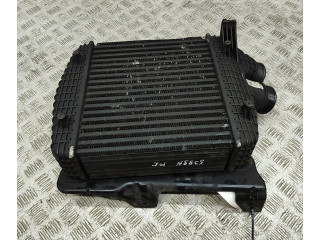 Радиатор интеркулера 670035636, 16484793 Maserati Levante