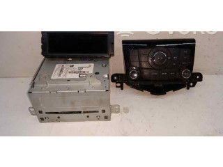 Радио/ проигрыватель CD/DVD / навигация