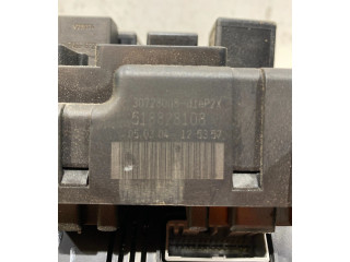 Блок предохранителей  30728008, 518828108   Volvo V70    