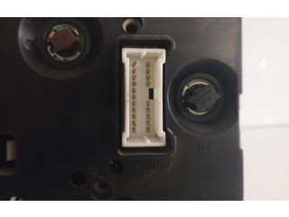 Přístrojová deska Nissan Almera Tino 2001 BU064