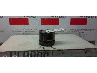 Píst    Ford Focus  pro naftový motor 1.8 KKDA 