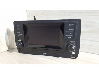 Радио/ проигрыватель CD/DVD / навигация