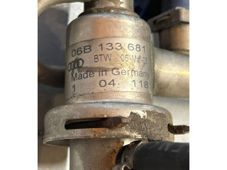 Топливная рампа 06B133681   Audi A6 S6 C5 4B  
