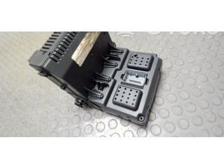 Блок предохранителей 30682981 Volvo S60