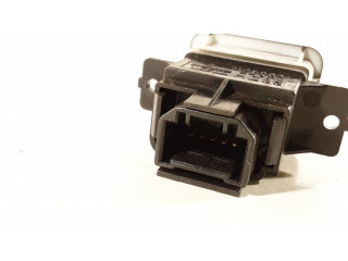 Выключатель открытия задней двери