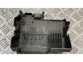 Другая деталь отсека двигателя