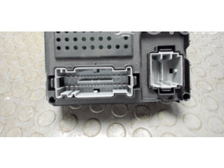 Блок предохранителей 30682981 Volvo S60