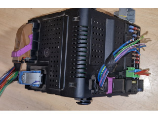 Блок предохранителей 30728542 Volvo V70