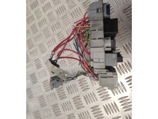 Блок предохранителей 8690698   Volvo V70    