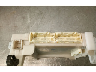 Pojistková skříňka Řídící jednotka BSM 8273052K40 Toyota Yaris 2020