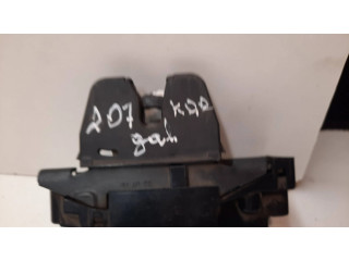 Замок задней крышки