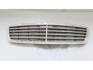 Передняя решётка Mercedes-Benz C W203 2000-2007 года A6083