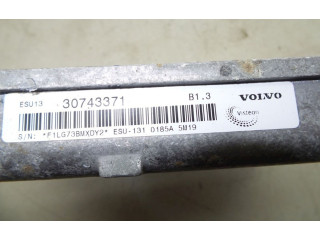 Блок управления впрыском 30743371   Volvo V50