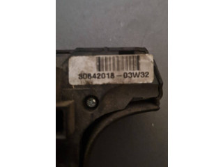 Подушка безопасности водителя 30642018, 03W32   Volvo V70