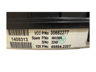 Панель приборов 30682277, 8602885   Volvo V70       